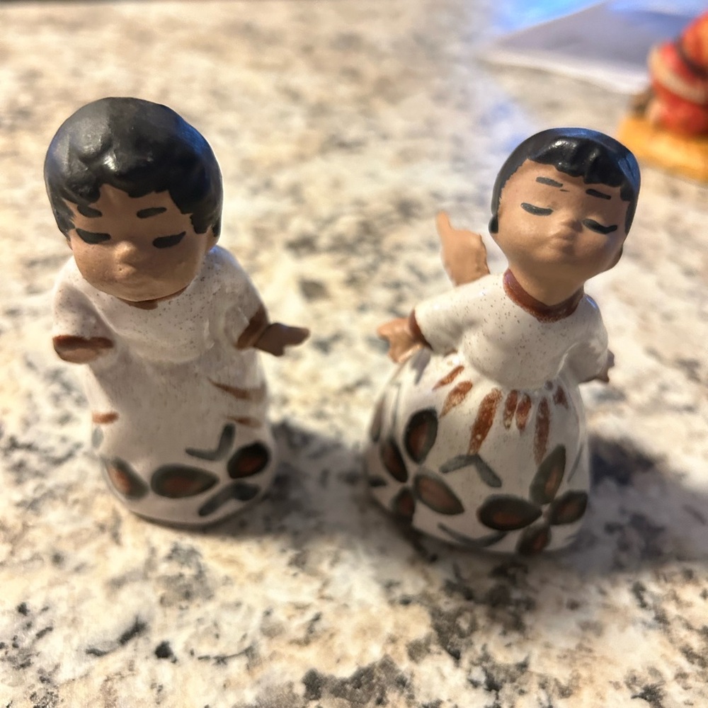 Vtg ceramic kissing angels by Anela B pottery - Picture 6 of 6